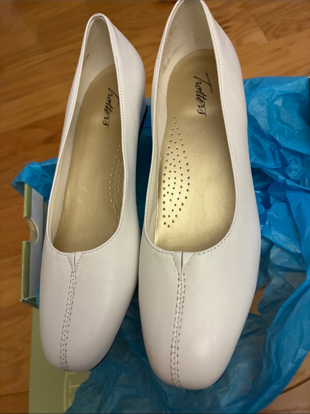 Trotters Doris White pear 9 Narrow shoes